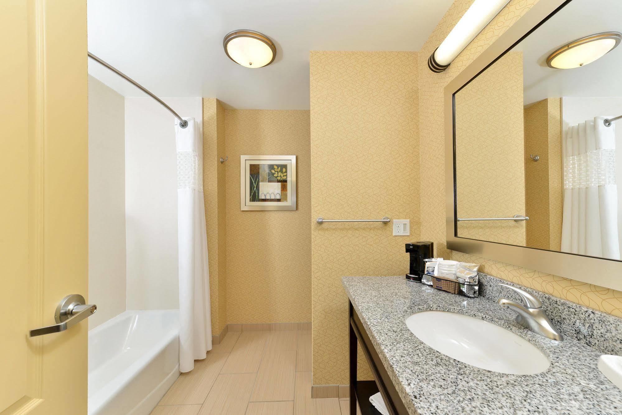 Hampton Inn Iowa City/University Area Ngoại thất bức ảnh
